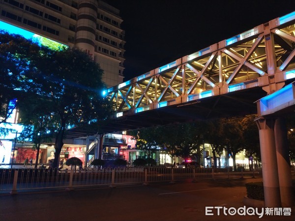 ▲北京晚間街景。（圖／記者馬叔安攝）