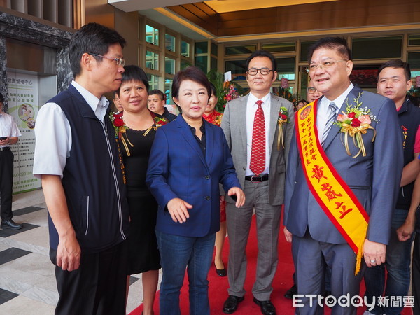 ▲盧秀燕出席黃氏宗親會，趁機宣傳購物節。（圖／記者鄧木卿攝）