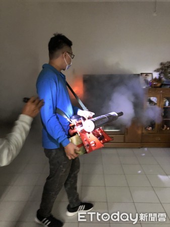 ▲為防止登革熱疫情蔓延，台南市衛生局啟動大台南37區總動員，孳清342里。（圖／記者林悅翻攝，下同）