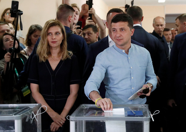▲▼烏克蘭總統澤倫斯基（Volodymyr Zelensky）投票。（圖／路透）