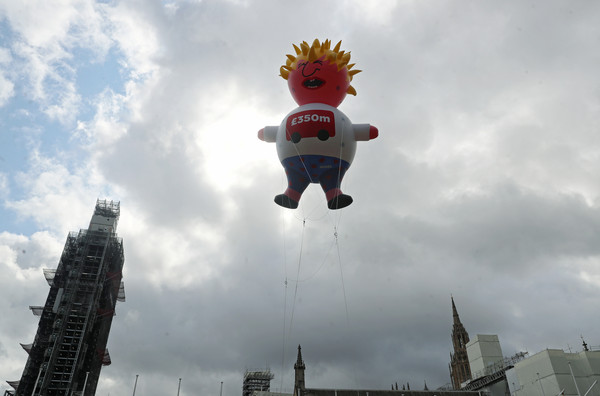 ▲▼英國前外相強生（Boris Johnson）的寶寶造型氣球升空。（圖／路透）