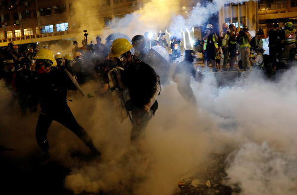 ▲▼香港721反送中示威，警方發射催淚彈、橡膠子彈。（圖／路透）
