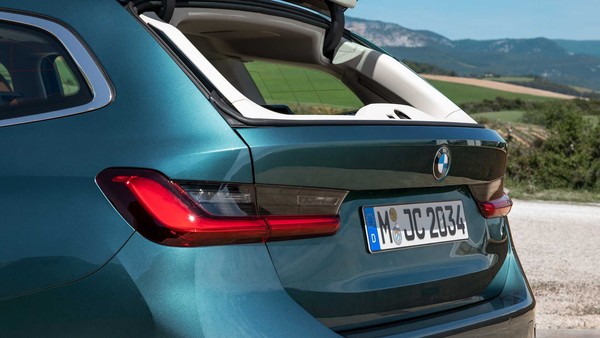 雞肋但很重要　BMW 3系列Touring標配的尾門車窗獨立開啟系統（圖／翻攝自BMW）