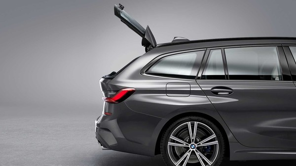 雞肋但很重要　BMW 3系列Touring標配的尾門車窗獨立開啟系統（圖／翻攝自BMW）