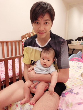 ▲福原愛兒子3個月大了，超像江宏傑。（圖／翻攝自臉書／福原愛 Ai Fukuhara）