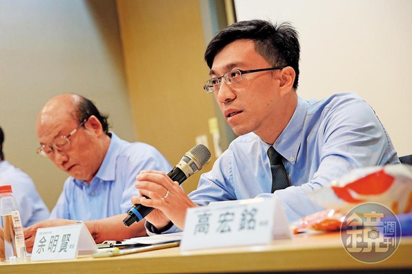 頂新油品案律師余明賢（右）列舉4大爭點提出上訴。