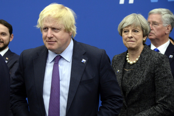 ▲▼時任外相強生（Boris Johnson）與首相梅伊（Theresa May）。（圖／達志影像／美聯社）