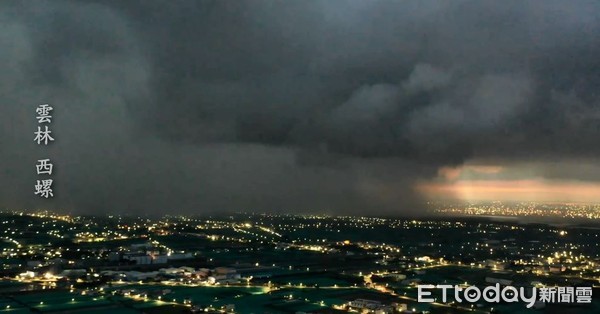 ▲▼網友用空拍機拍下雲林西螺「雨瀑」奇景。（圖／網友廖冠維授權）