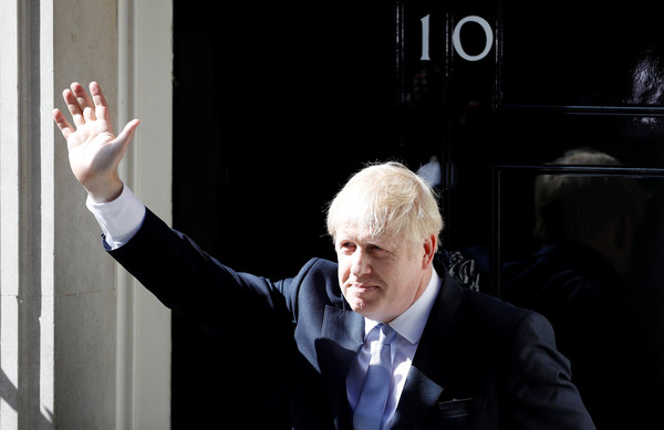 英國首相強生（Boris Johnson）正式就職。（圖／路透）