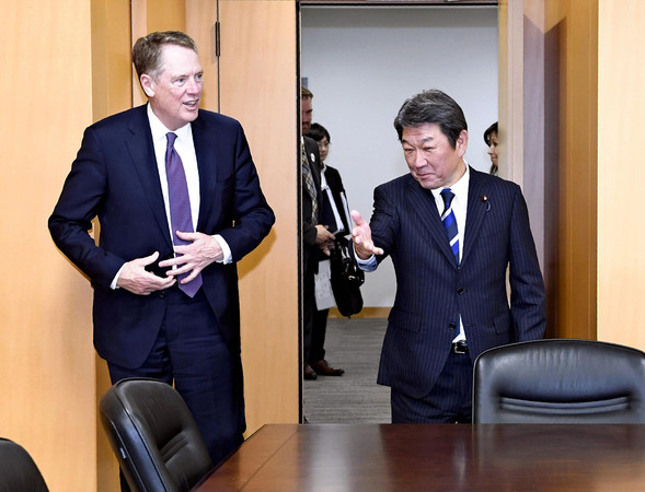 ▲▼ 日本經濟大臣茂木敏充（Toshimitsu Motegi）2019年5月在東京與美國貿易代表萊特海澤（Robert Lighthizer）會面。（圖／達志影像／美聯社）