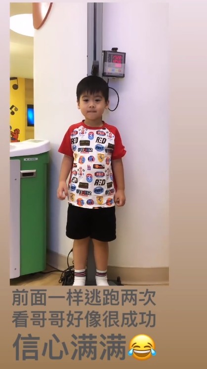 ▲林志穎雙胞胎兒子量身高體重。（圖／翻攝自微博／陳若儀Kellycupcake）