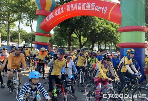 ▲桃園市龍潭警分局27日舉辦「鐵馬青春逍遙遊」，餘兩千市民從起跑點魚貫出發。（圖／記者沈繼昌翻攝）