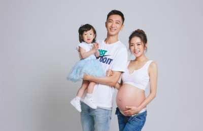 杨千霈二胎「宝妹」卸货倒数! 挺8月巨肚「三代同框」拍写真