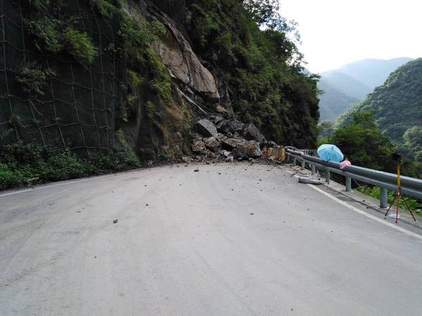 ▲桃園復興區臺七線32.5公里處，嚴重坍方。（圖／大溪警分局提供）