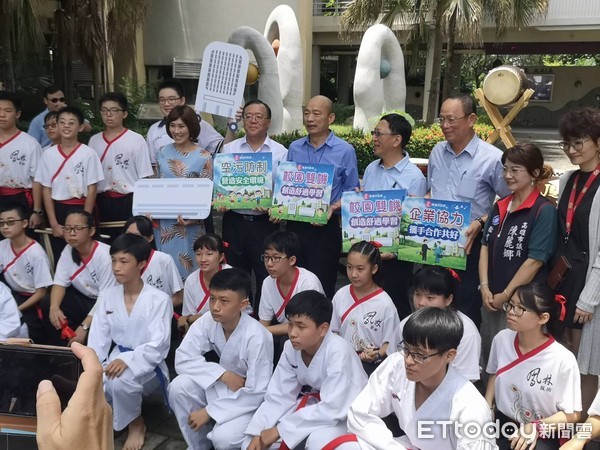 ▲韓國瑜出席高雄市政府推動校園裝設雙機(冷氣機、空氣清淨設備)啟用活動        。（圖／記者洪正達攝）