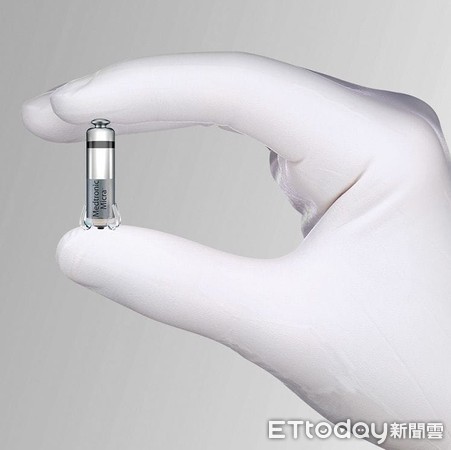 ▲▼長安醫院心臟血管科高宏門醫師表示，喜愛運動的陳先生透過新一代膠囊型「無導」新一代膠囊型「無導線心臟節律器」體積很小，只有0.8cc，直徑大約只有2.5公分長。（圖／長安醫院提供）