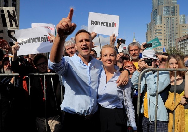 ▲▼俄羅斯反對派領袖納瓦尼和妻子一起參加抗議遊行（圖／路透）