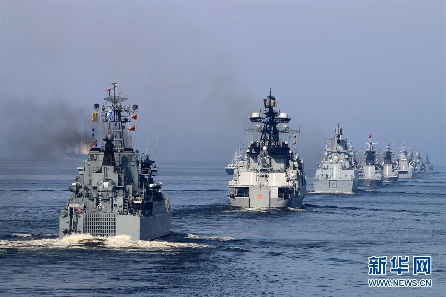 ▲▼「西安艦」參加俄羅斯海軍節接受檢閱。（圖／翻攝新華社）