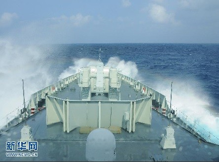 中共海軍最大規模軍演　南海艦隊穿巴士海峽。（圖／新華網）