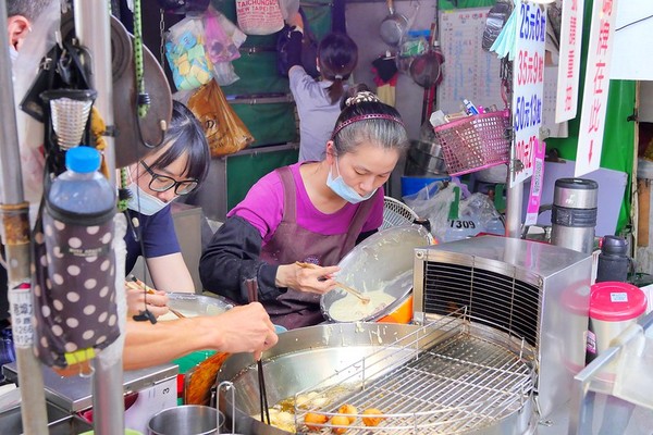 ▲▼豐原廟東菱角酥。（圖／橘子狗愛吃糖提供）