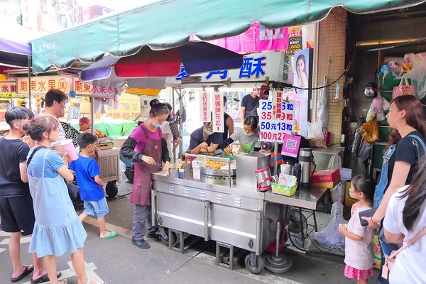 ▲▼豐原廟東菱角酥。（圖／橘子狗愛吃糖提供）