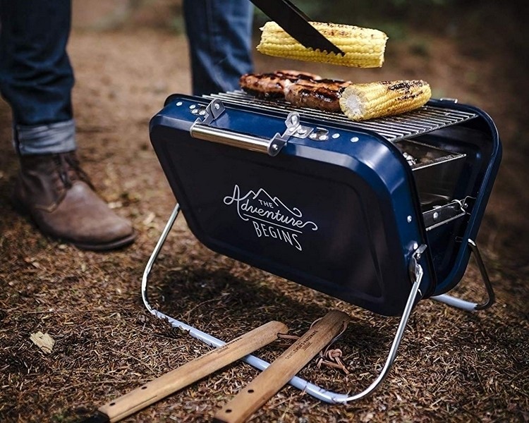 ▲Gentlemen`s Hardware攜帶式野餐燒烤爐。（圖／翻攝Gentlemen`s Hardware官網）