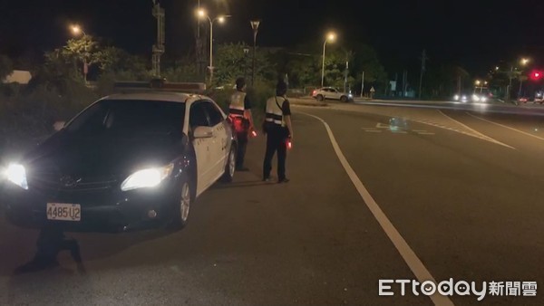 ▲苗警在暑假期間進行防飆勤務，用「跟車」方式蒐證，2個月來共開出130多件告發單。（圖／記者黃孟珍翻攝）