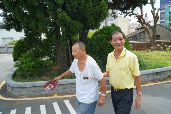 ▲貧苦老農葉祥慶連用油燈都珍惜　捐地捐錢又鋪路...他甘之如飴。（圖／新竹縣政府提供