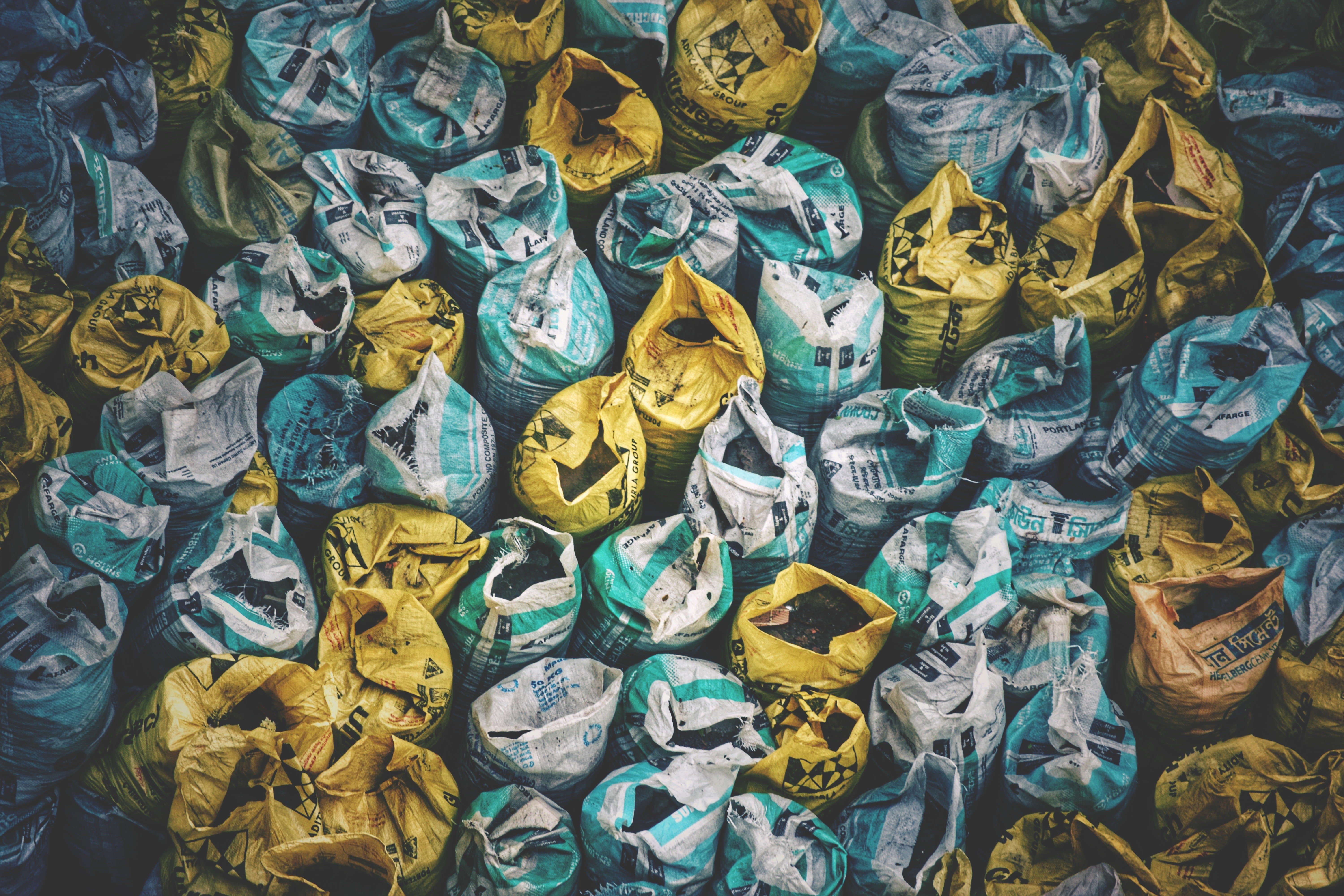 ▲紡織廢料。（圖／翻攝自Unsplash、Pixabay、IG@chanelofficial）