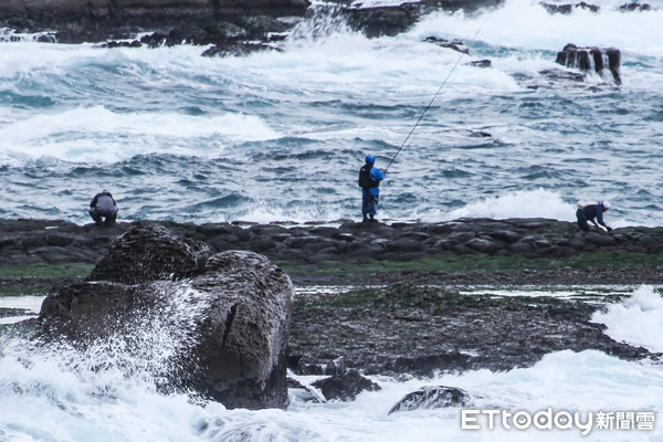 ▲▼磯釣,海釣,垂釣,釣魚,風浪,海邊。（圖／ETtoday新聞雲資料照）