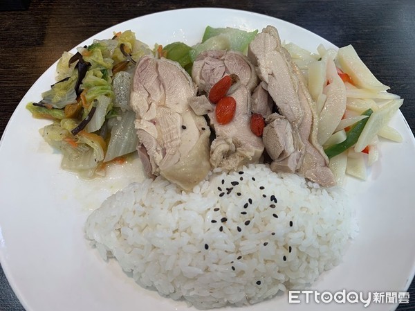 ▲心朋友的店醉雞飯 。（圖／記者嚴云岑攝）