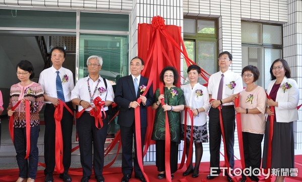 ▲法務部長蔡清祥（左四）31日為誠正中學桃園分校揭牌，桃園少輔院將入部歷史。（圖／記者沈繼昌攝）  