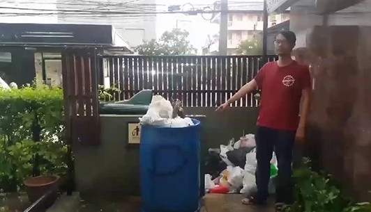 ▲泰國一名女大生生完小孩後強灌清潔劑丟到垃圾堆。（圖／翻攝自mgronline）
