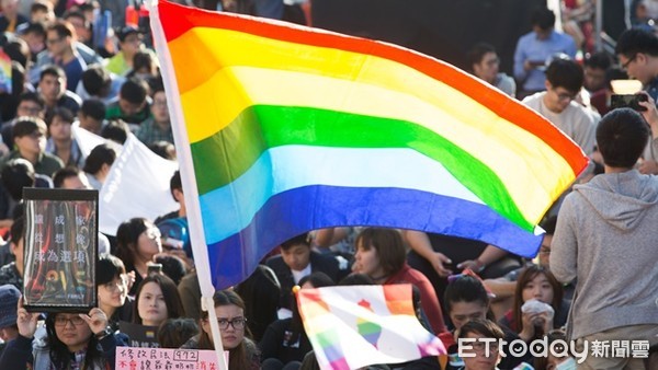 ▲1226婚姻平權法案,挺同團體,彩虹旗（圖／記者季相儒攝）