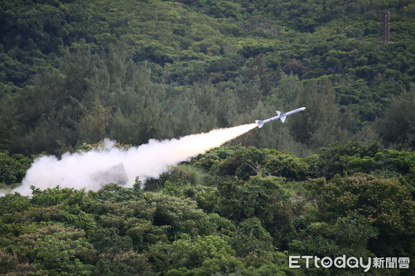 ▲▼海、空軍飛彈射擊訓練，展現自我防衛能力。（圖／國防部提供）