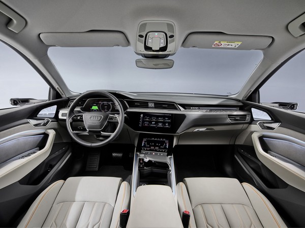 ▲Audi（奧迪）推出e-tron 50 quattro入門電動休旅車。（圖／翻攝自Audi）