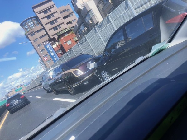 ▲▼北市高架道路追撞車禍。（圖／翻攝臉書） 