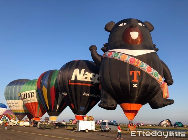 ▲台灣熱氣球「喔熊」首次代表台灣參加於法國梅斯舉辦的世界熱氣球節，與百顆來自世界各地熱氣球一同升空。（圖／台東縣政府提供，下同）