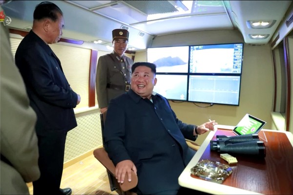 ▲▼北韓2日在金正恩主導之下發射飛行物。（圖／朝鮮中央電視台）