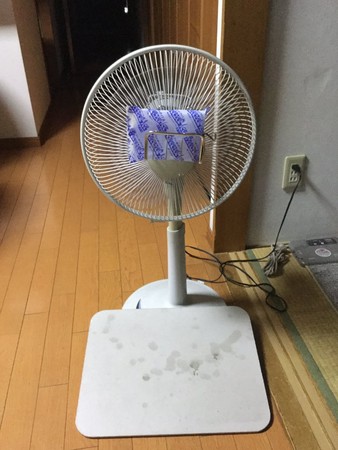 ▲電費激省！達人曝一招電扇DIY　升級「冷氣爽度」兼驅蚊　網驚呆（圖／翻攝推特）