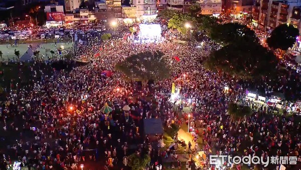 ▲▼韓國瑜國民黨提名後首場造勢_唱歌。（圖／ETtoday攝影中心攝）