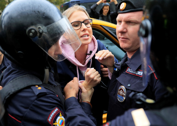 ▲▼莫斯科示威，反對派要角索伯爾才剛剛到場，就被警方逮捕。（圖／路透）