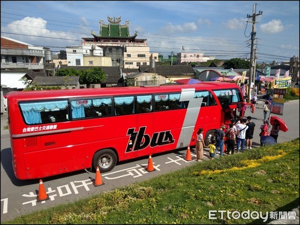 ▲▼台中高美溼地、接駁車。（圖／台中市政府、台中市觀光旅遊網提供）