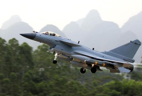 ▲中國的殲-10C戰機出廠試飛。（圖／翻攝自新浪）
