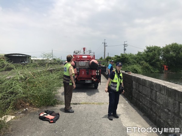 â²å±æ±ç¸£æ°åéæ¸¯è¥¿æ½æ°´ç«5æ¥æ©ä¸ï¼ç¼çé»å§ãé³å§ç­å©äººæé­æººæ°´æ­»äº¡ãï¼åï¼è¨èé³å´ç¦ç¿»æï¼