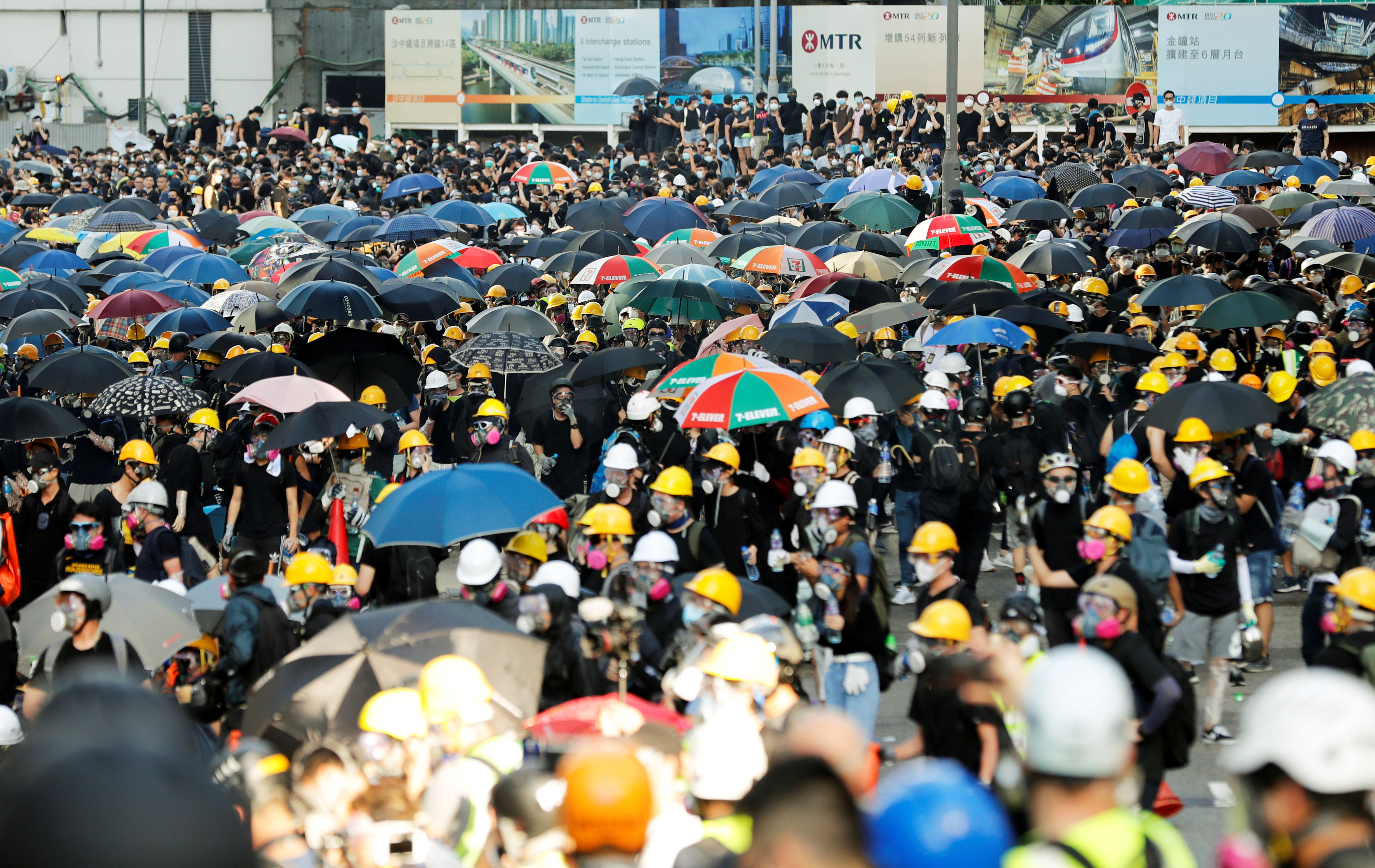 ▲香港5日多區爆發警民衝突。（圖／路透社）