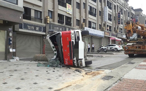 ▲▼台中向上路車禍。（圖／民眾提供）