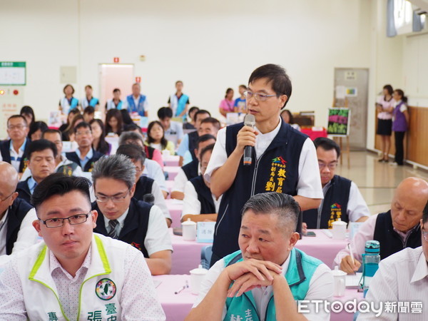 ▲盧秀燕和劉火欽都再次為紙風車事件澄清過程。（圖／記者鄧木卿攝）