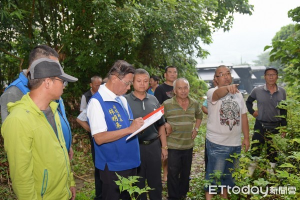 ▲林明溱憂心颱風季將來臨，指示農業處盡快施作修護工程，保障農民財產、安全。