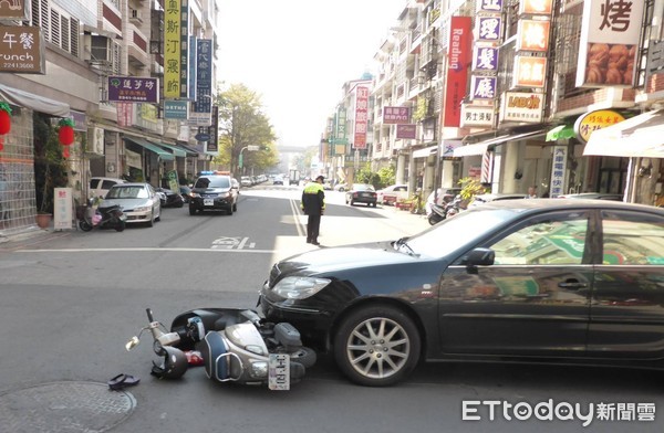 ▲▼台中未戴安全帽。（圖／台中交通警察大隊提供）